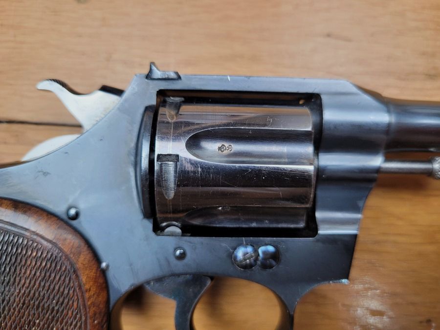 Sehr schöner Colt Police Positive – Modell „Target“ – Selten im Kaliber 22LR und sehr wenig verbreitet 4 Zoll – 6 Schuss – Premium Mechanik und Lauf – Schöne Wettbewerbsgriffschalen aus der Zeit – Waffe von 1914 in einem außergewöhnlichen Zustand – TBE++, Bild 8 von 20