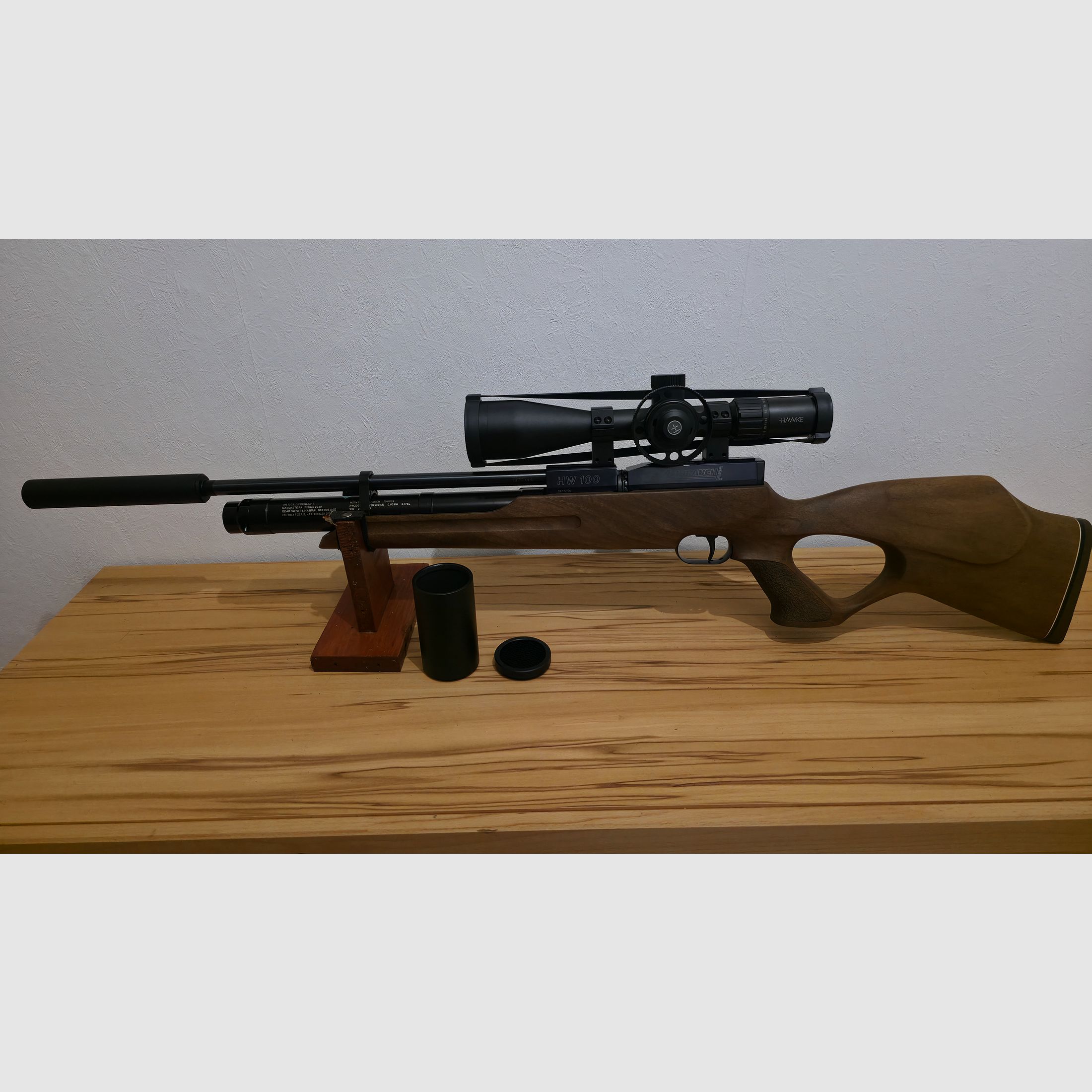 Weihrauch HW 100 T 4,5mm met demper en Hawke richtkijker 6-24x50 Compact