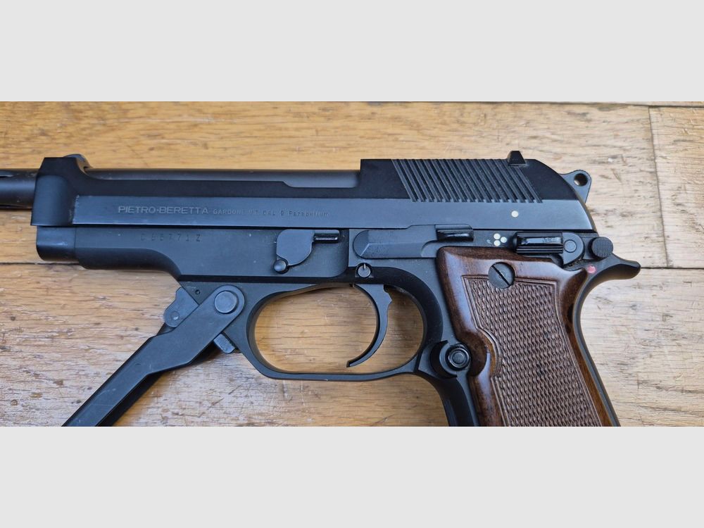 Superb Automatikpistole Beretta 93R – Weniger als 2.000 Exemplare! – Pony-Futteral für Fauré Le Page – Perfekte Anpassung an die Waffe – Sehr seltener originaler klappbarer Schaft – 1 Magazin mit 15 Schuss und 2 Magazine mit 20 Schuss – Ausgezeichneter Zustand, fast neu – TBE ++ – Kategorie A2 – Export AUSSCHLIESSLICH, Bild 9 von 29