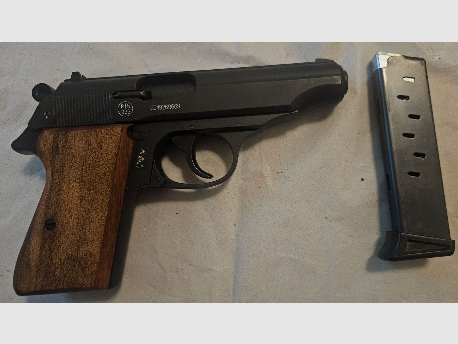 Walther PP Schreckschuss Pistole Kal. 9mm P.A.K. schwarz brüniert braune Griffschalen