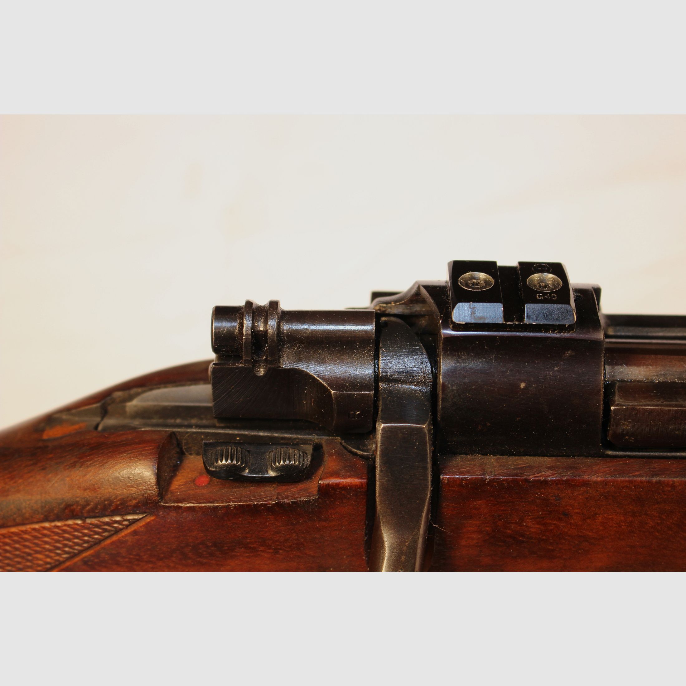 Bolt-action rifle in caliber 7x64.
