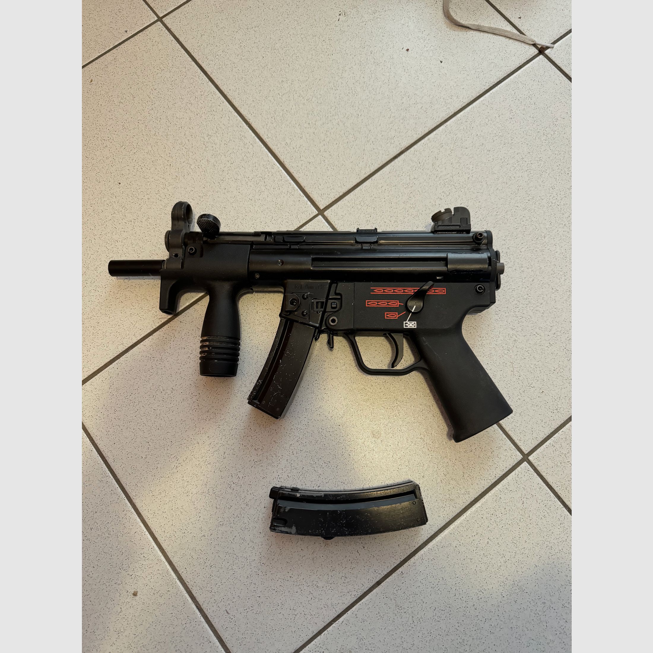 Wei-ETech WE5K Apache SMG Vollmetall GBB 6mm BB schwarz