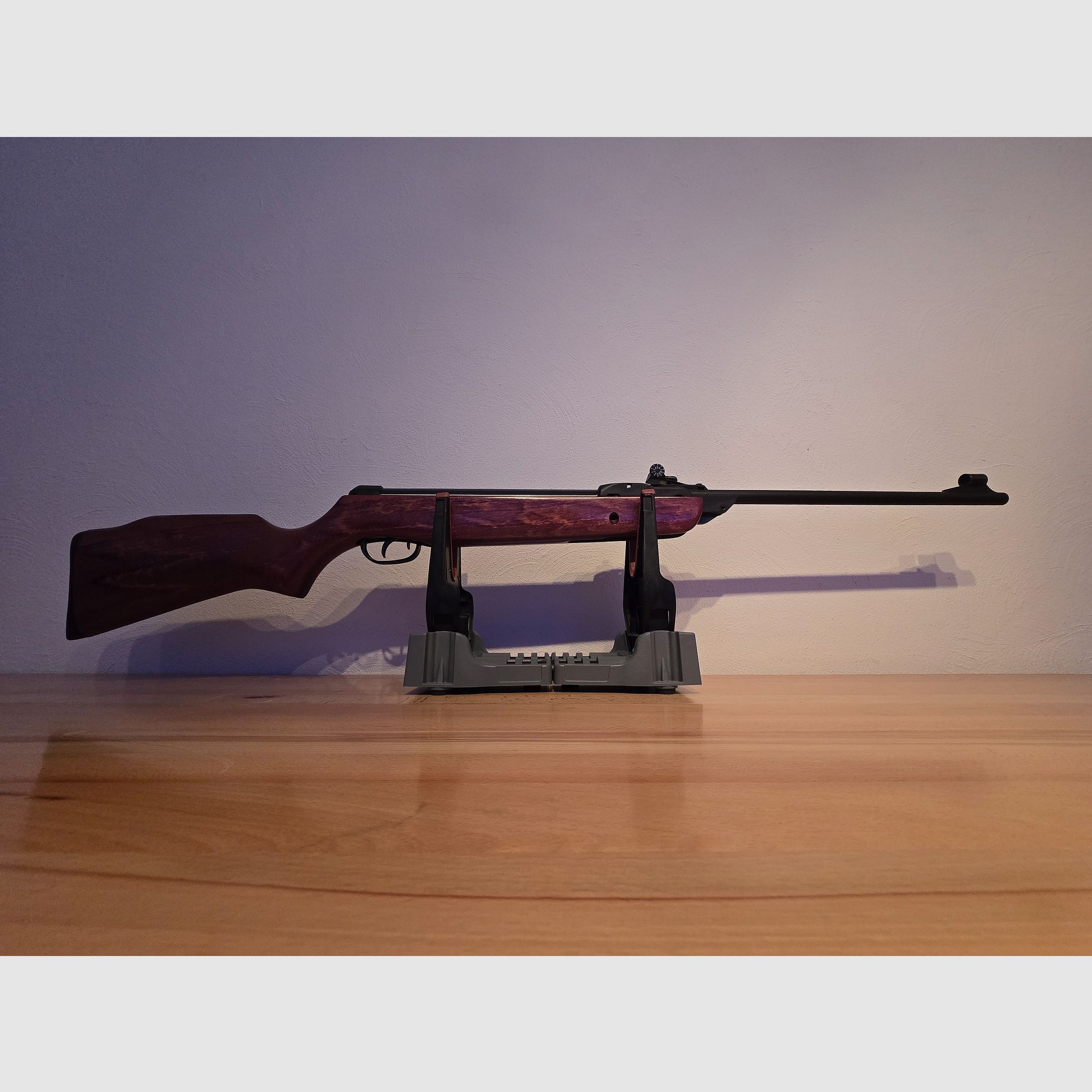 Carabina de aire comprimido GAMO MULTISHOT 8 disparos, con mira abierta en calibre 4,5 mm con 4 cargadores