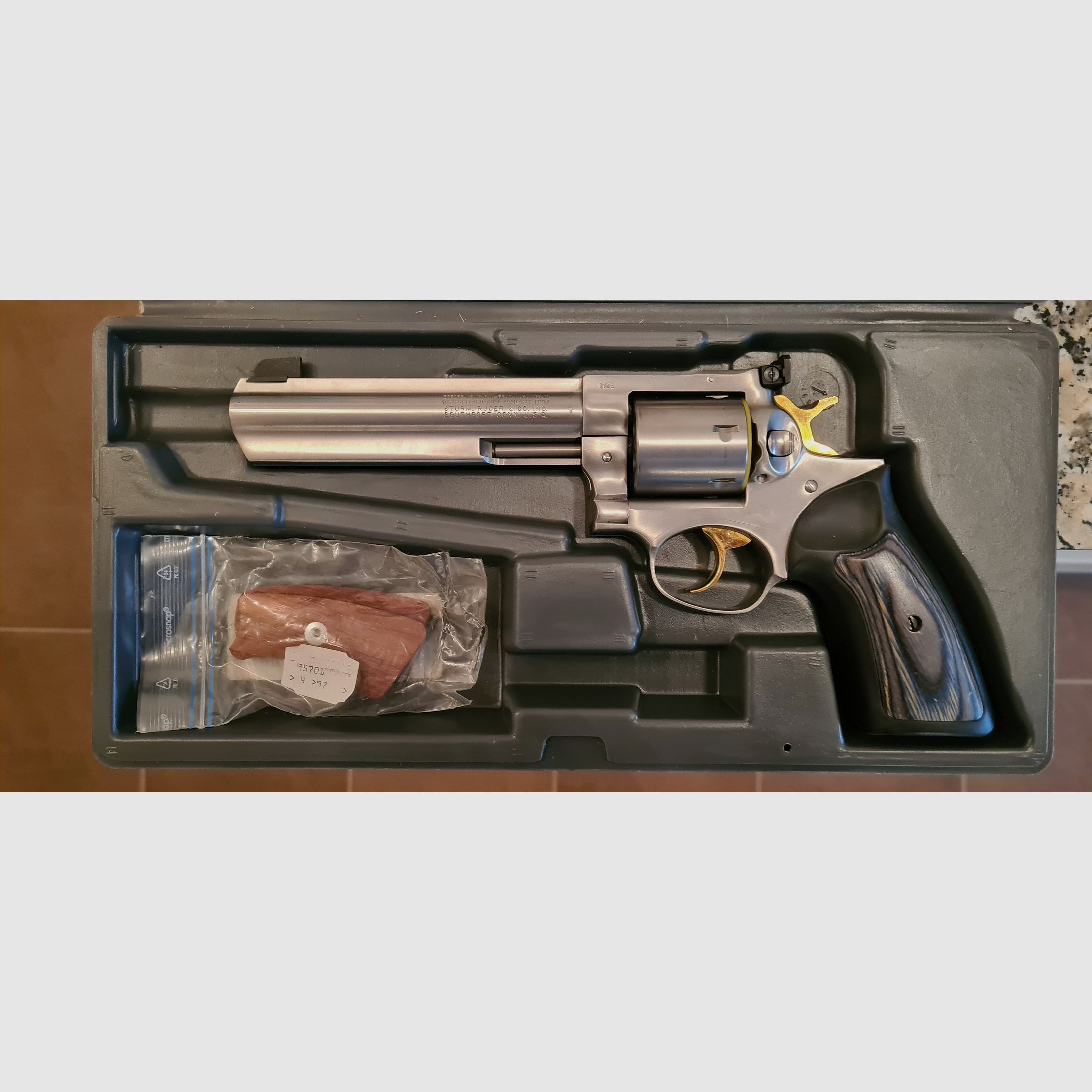 Ruger GP100 .357 Mag. stainless 6 Zoll, Modell 161, Sonderedition von Frankonia mit goldfarbenem Hahn und Abzug aus 2005