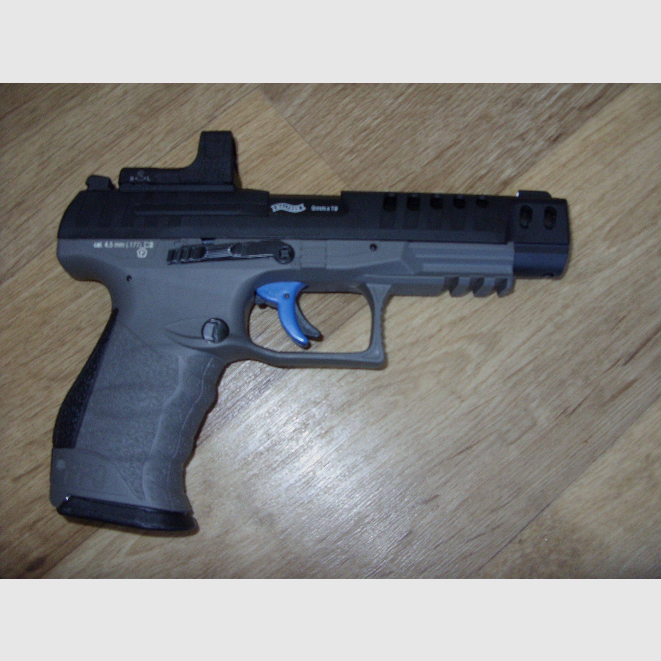 Walther Q5 Match CO2 Pistole mit Ersatzmagazin und Koffer + Zielscheiben