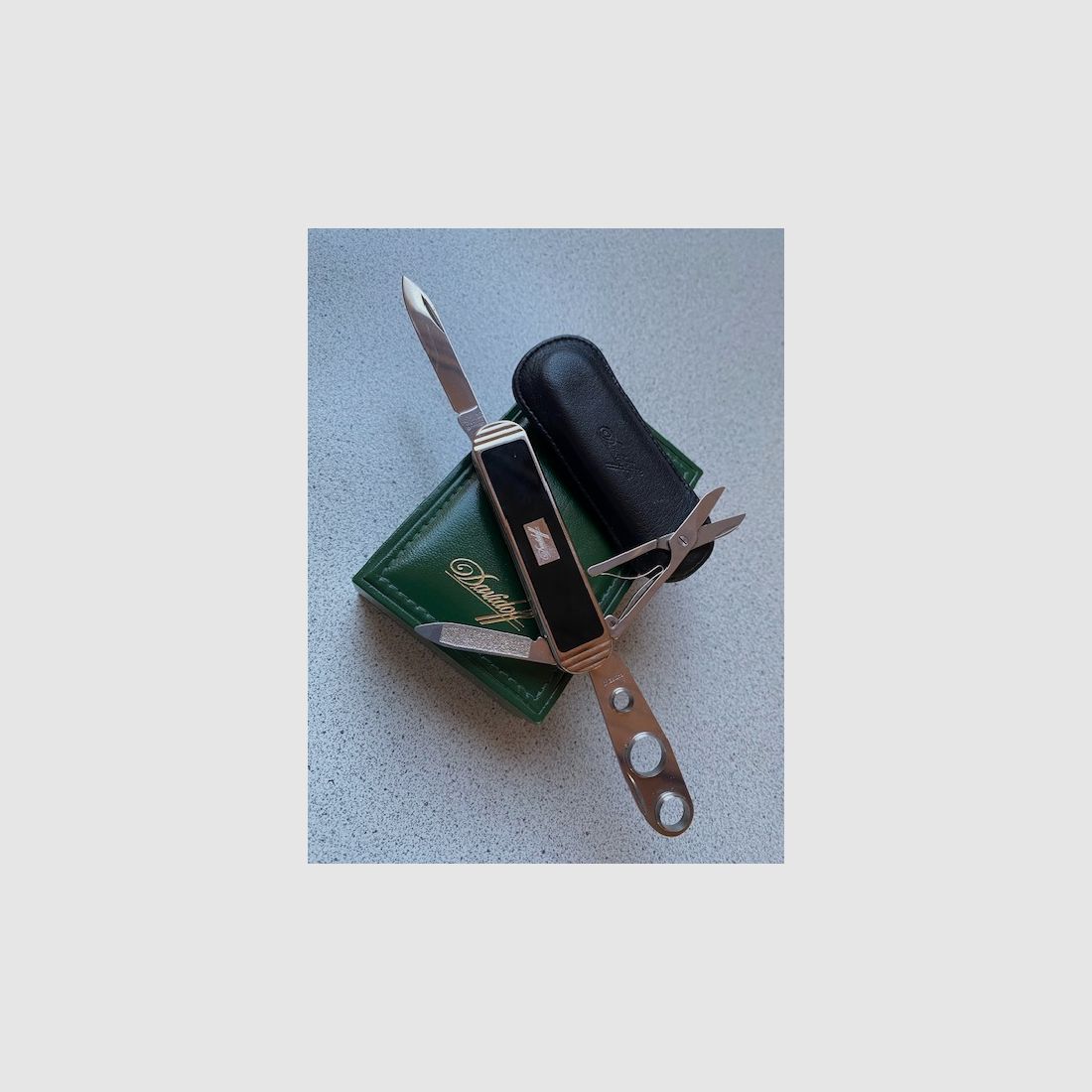 Davidoff Zigarrenschneider Zigarrenbohrer Messer Zigarren Cutter Victorinox, passend zur Rolex