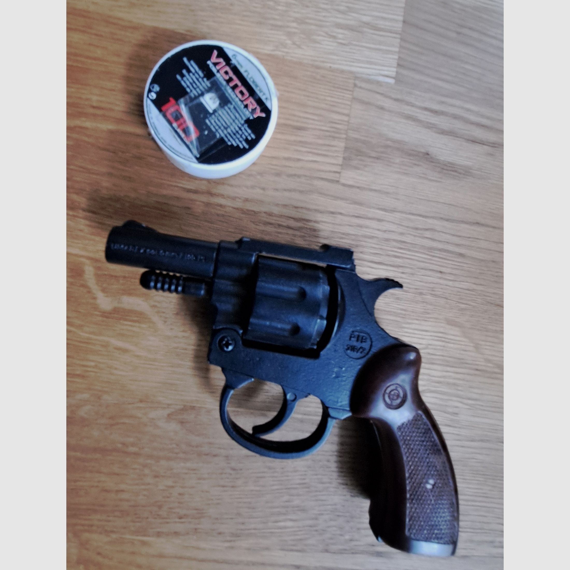 Umarex 6 mm Revolver mit Lederhalfter 
