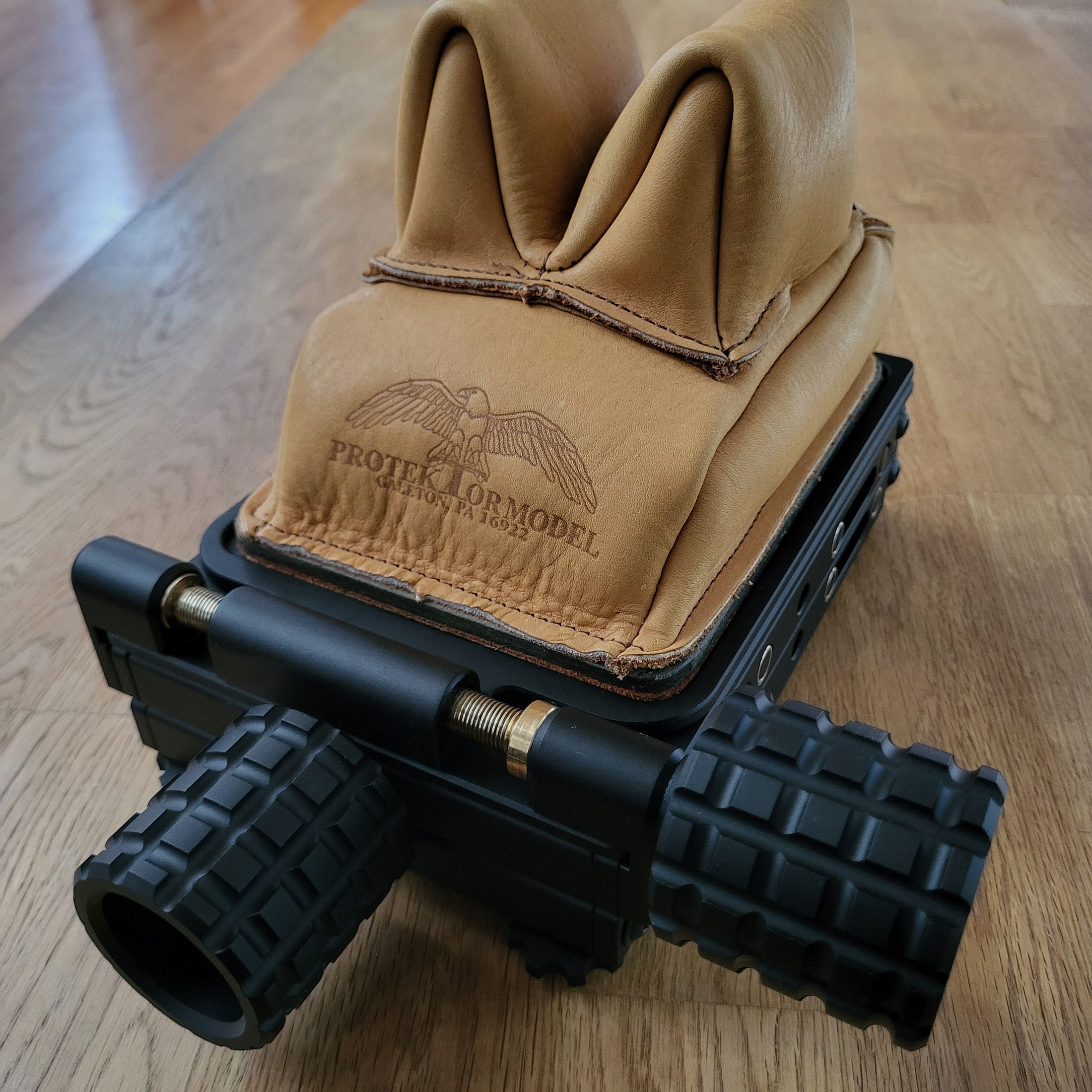 Bears Adjustable Lifter for your Rearbag with Side Adjustment