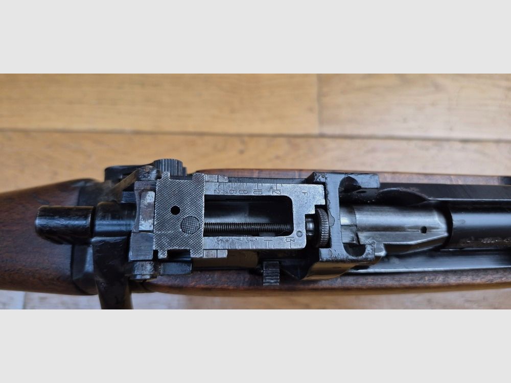 Mooie Lee-Enfield N°8 MKI – Britse regelgeving trainingswapen – Kal. .22LR – Fazakerley fabricage uit 1952 – Mooi militair "geciviliseerd" exemplaar – Kwaliteitsmilitair diopter – Zeer mooie loop en goede mechanica – mooi hout – TBE, afbeelding 15 van 31