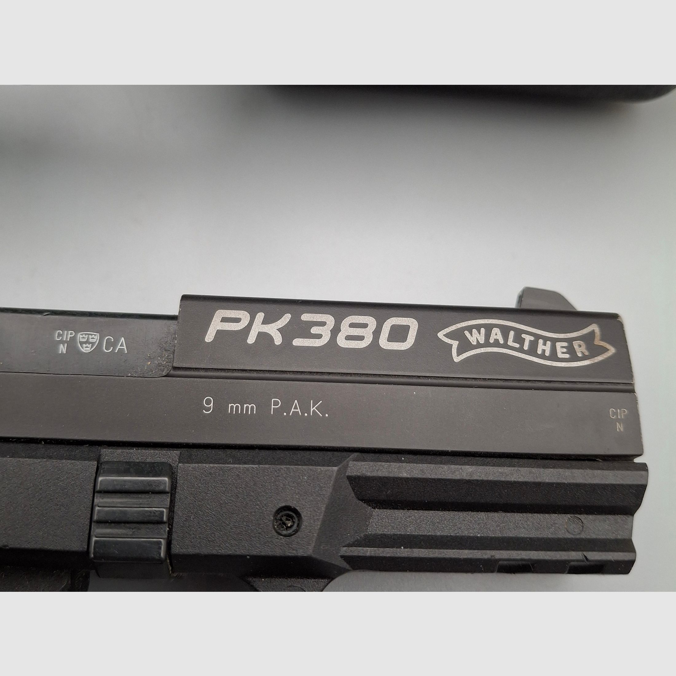 Biete eine Walther PK 380 PAK