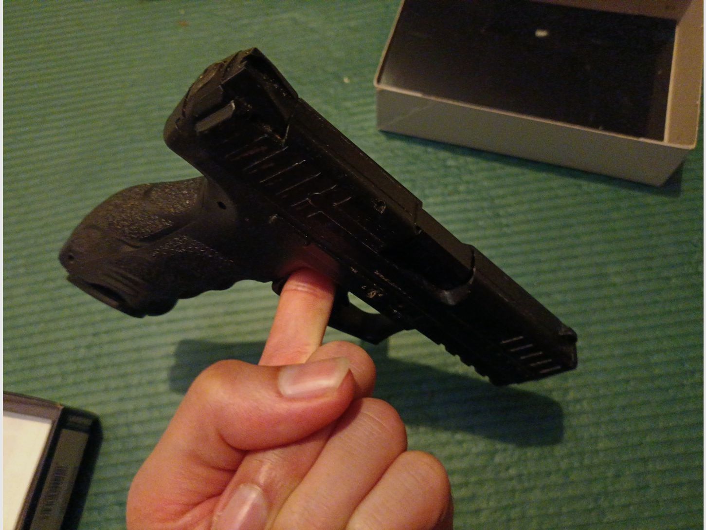 Heckler und Koch VP9 Umarek metall 6mm Softair 0,5 J. Authentic replica