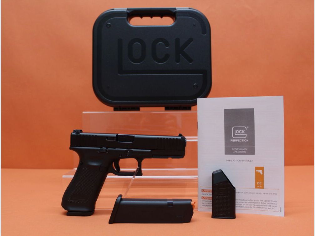 Glock Ha.Pistol 9mm Luger Glock 17 Gen5 114mm barrel/ Front serrations/ Spare magazine (9mm Para/ 9x19)