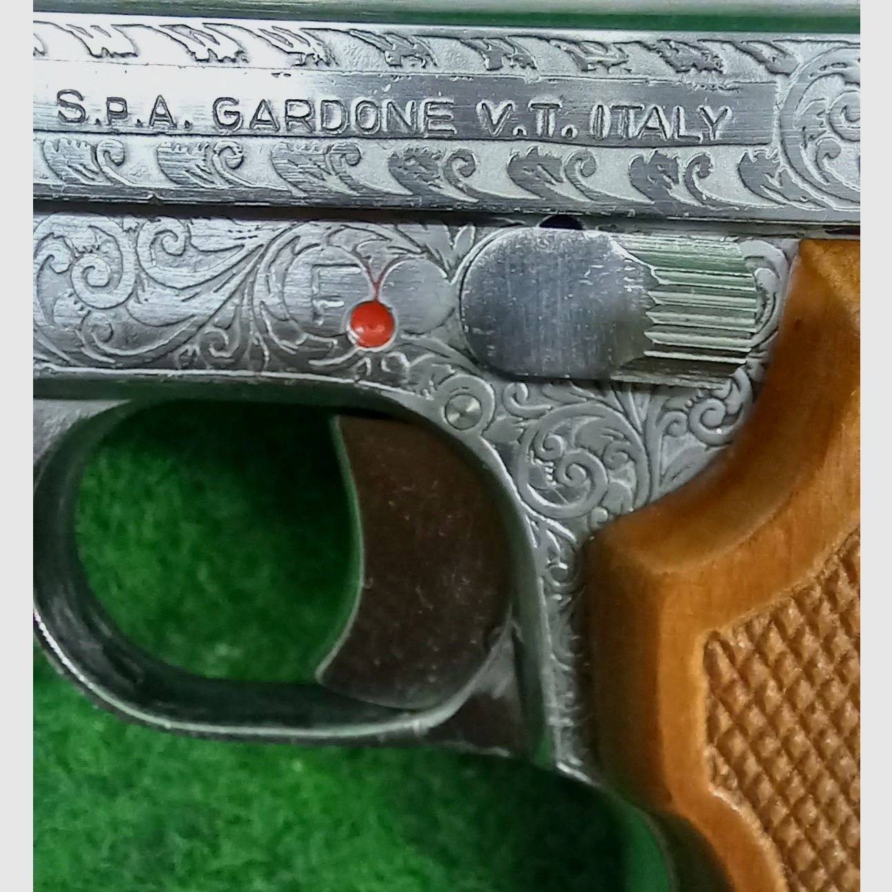 Grawerowany pistolet 6,35mmBrowning Renato Gamba