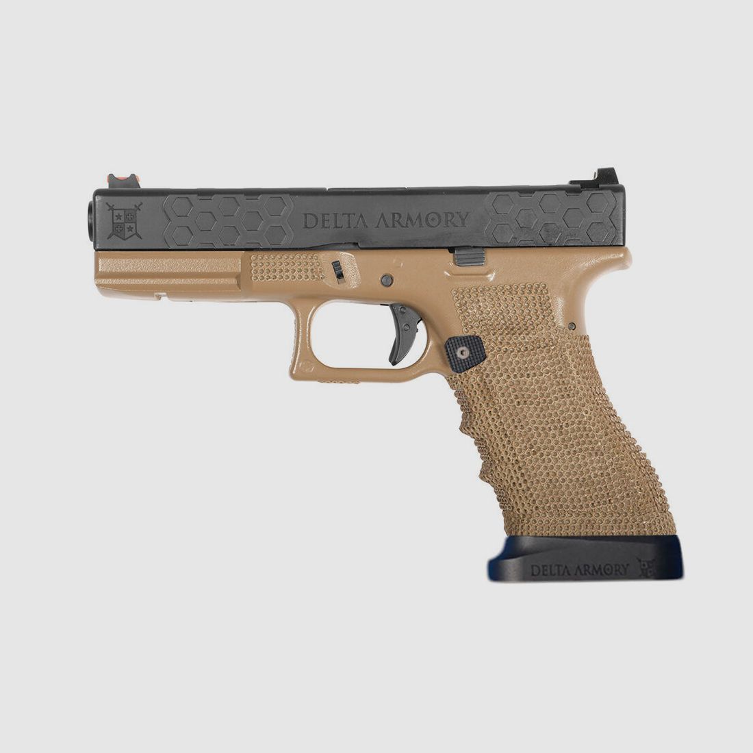 P03 GBB Airsoft Pistole mit Grip Stippling in Tan | Delta Armory