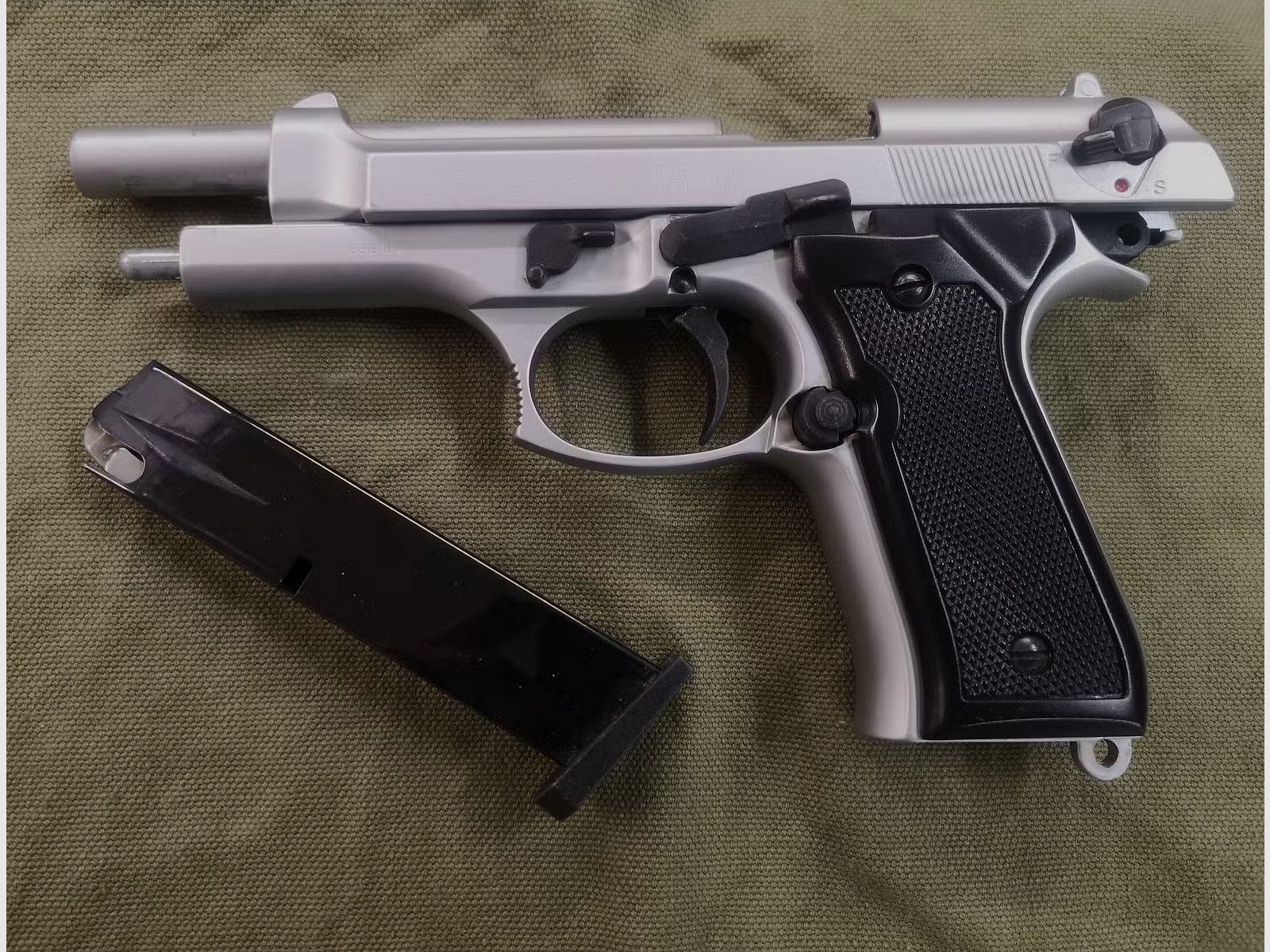 Beretta 92 ME Modell 92 Auto 9mm PAK Schreckschuss Pistole
