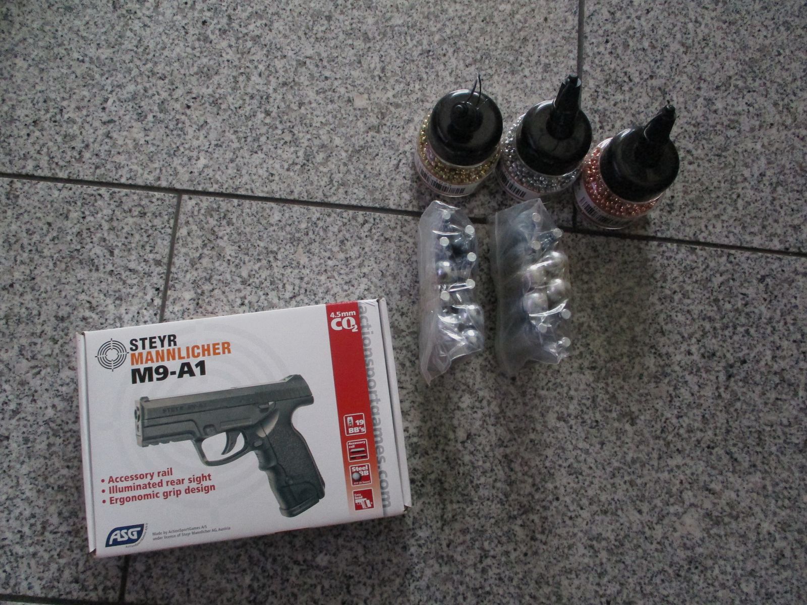 Pistolet pneumatyczny Steyr M9A1 - CO2 - 4,5 mm BB + 3 x 1500 BB + 20 kapsułek Umarex 12g NOWE