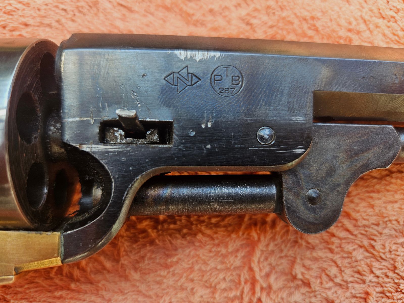 Neumann-Umbau auf 9 mm Schreckschuss Colt 1851 Navy