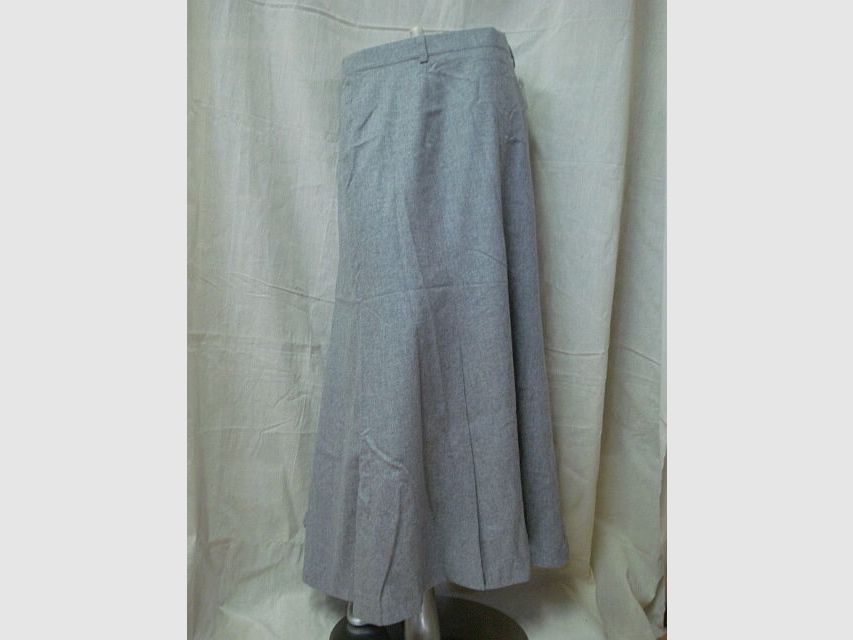 Value the ladies' skirt