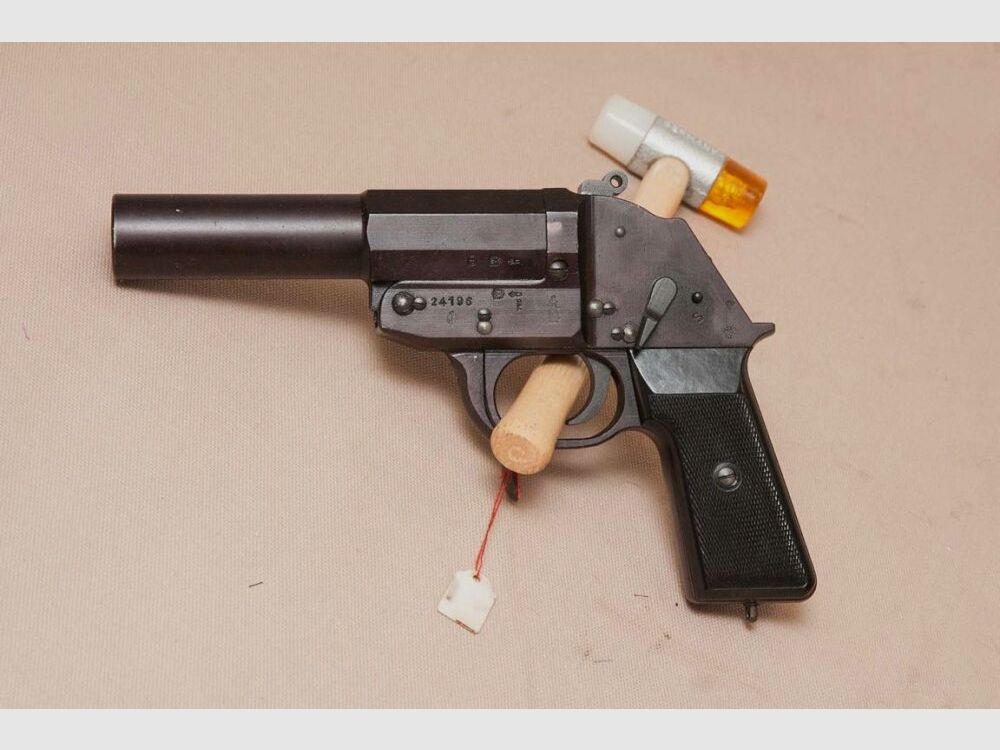 Suhl signal pistol LP 1 SigPi flare pistol Ministry of Defense stamping