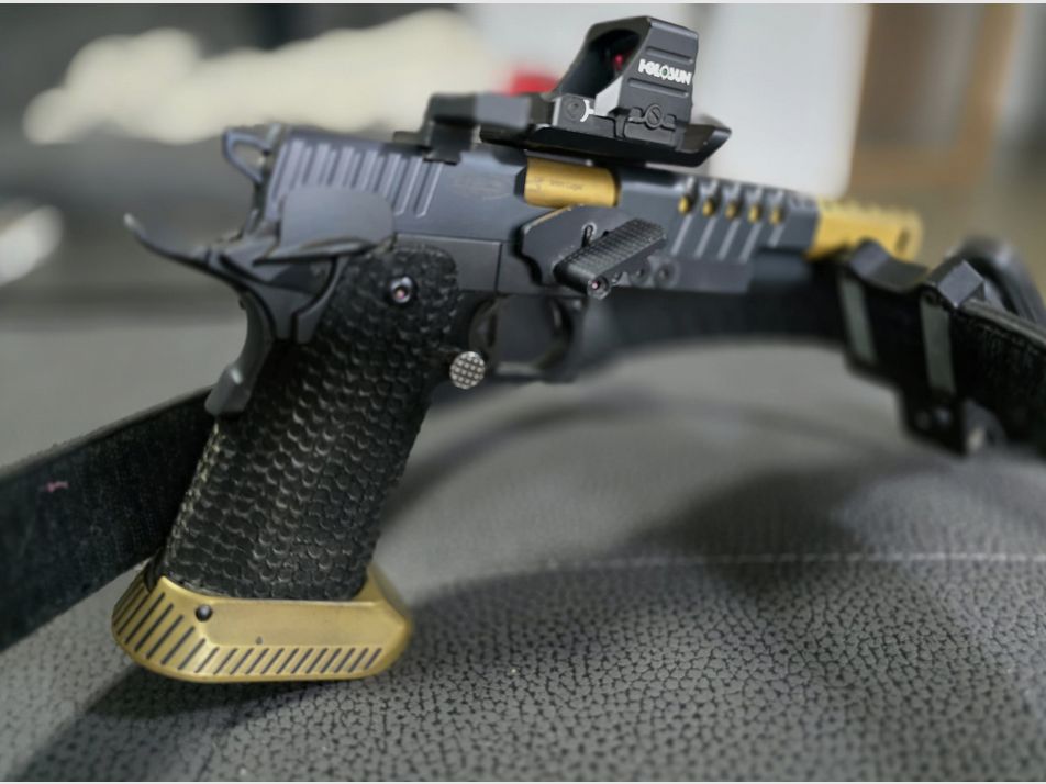 2011 HPS Racegun Open Master 9mm Major + STI Veriegelungsblock für das DAA X Holster + 4x DAA Magazintaschen + Magnet inkl. 4 STI Magazine (je 20 Schuss) + 1000 Geschosse