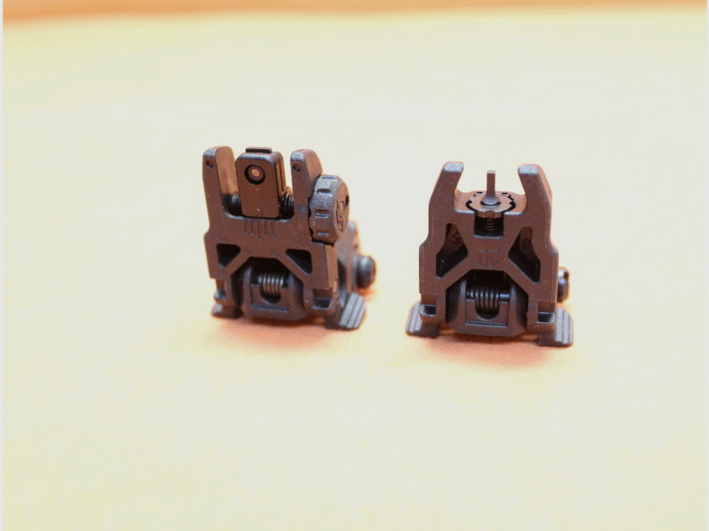 Magpul Magpul MBUS mirino anteriore e posteriore Flip-Up SET montaggio per guardia del manico in polimero nero Klappkimme e Klappkorn