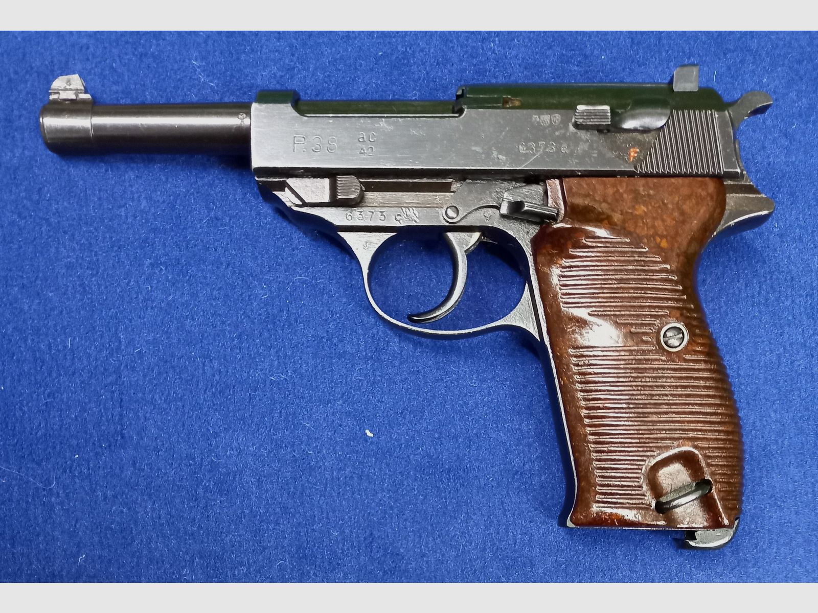 Wehrmachtspistole P38 ac 42 in calibro 9mm Luger, con timbro di accettazione WA 359