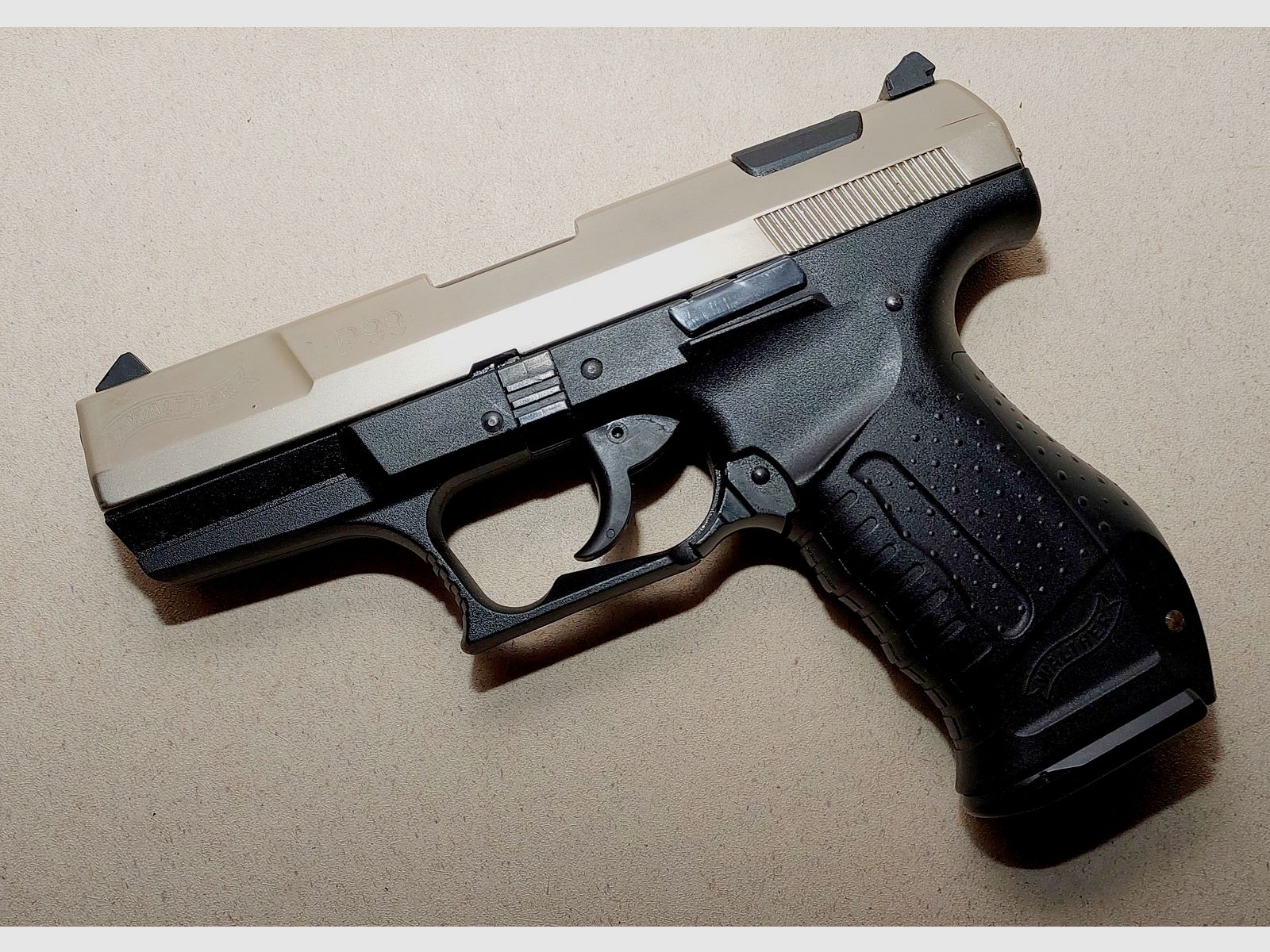 Walther P99 Schreckschuss Pistool 9mm P.A.K. bicolor Nikkel (PTB 762) P 99 met leren holster