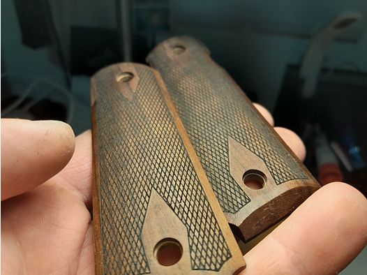 Colt 1911 wooden grips