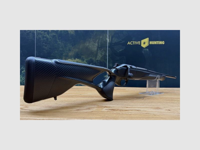 Blaser R8 Carbon / Elastomer / Atzl-Abzug / gekürzter Lauf / Mündungsgewinde / Logo schwarz glänzend / Vorderschaftabschluss carboniert