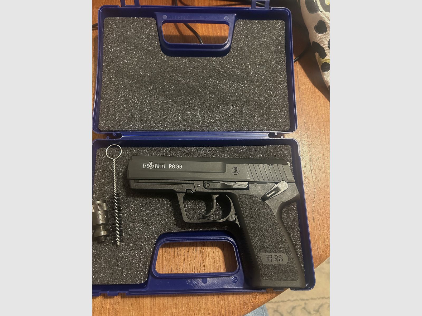 Pistolet alarmowy Röhm RG96 – w bardzo dobrym stanie