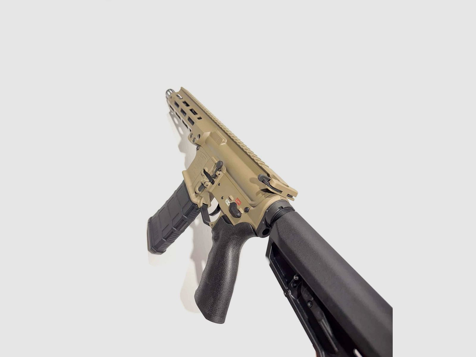 LMT Defense Mars-L „London Police PDW“ FDE 8″ / 5.56×45, Bild 3 von 4