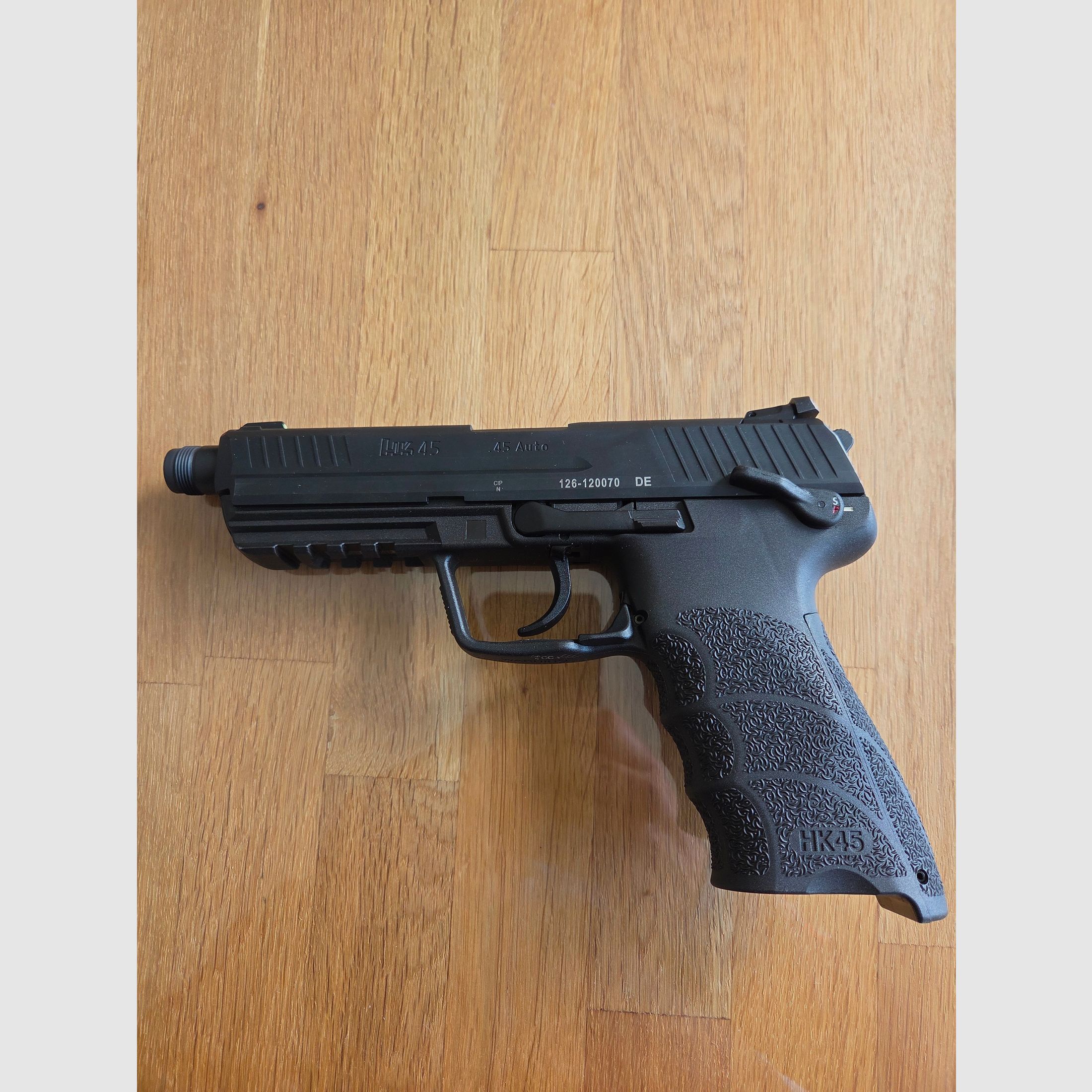 Pistolet HK Tactical, V 1. O. A., cal 45 ACP 