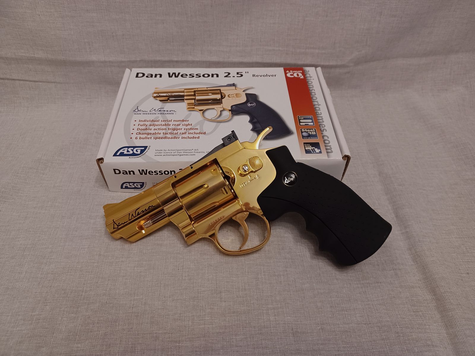 Dan Wesson 2,5" gold / 4,5 mm BB / CO2 / Revolver / OVP (113)