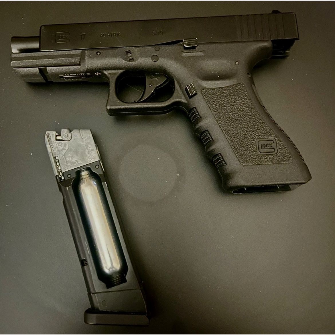 Glock 17 / Stahlkugeln-Kartusche im Magazin/ TOP ZUSTAND 