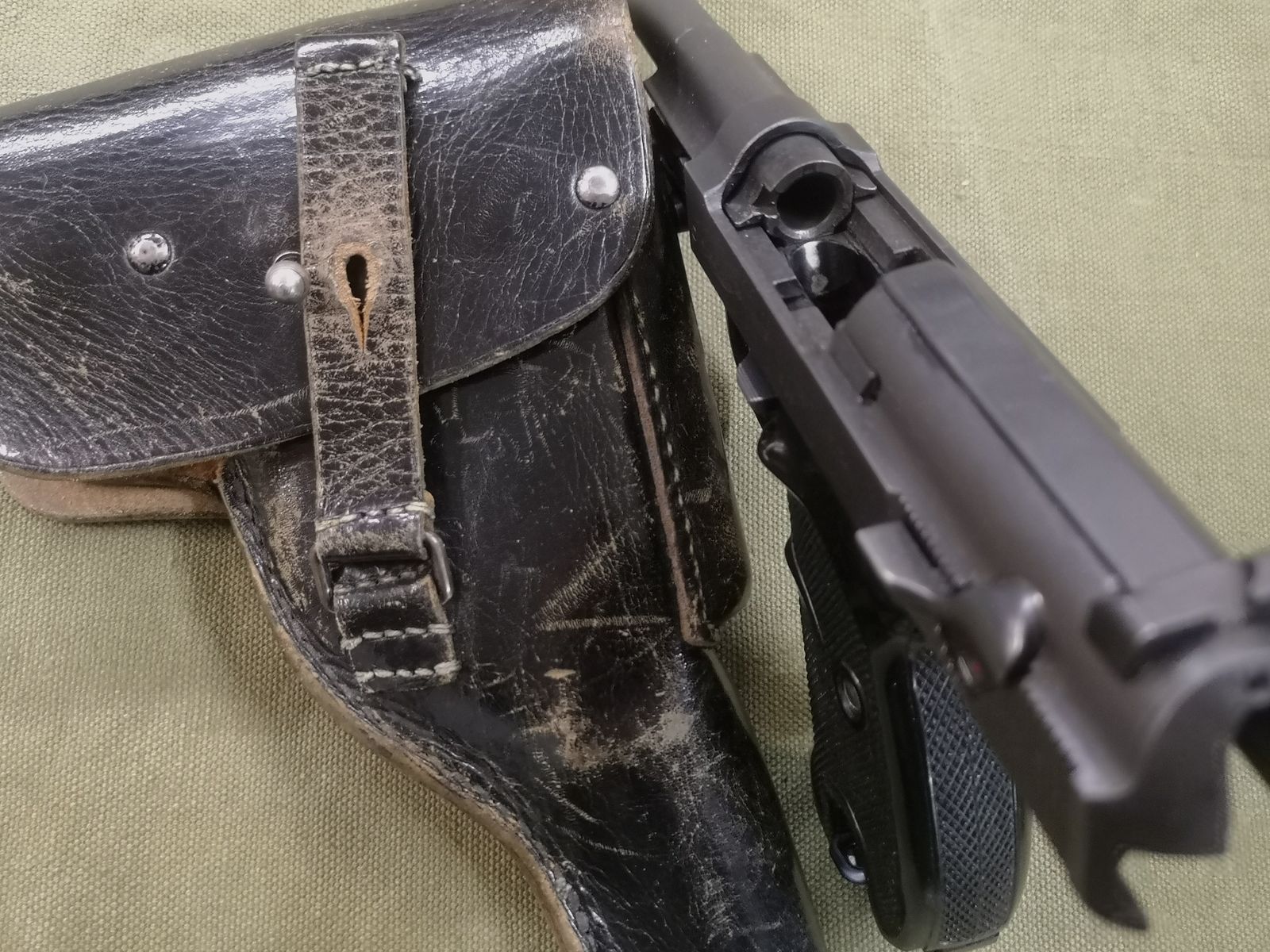 Walther P38 Pistolentasche und 4 Magazine