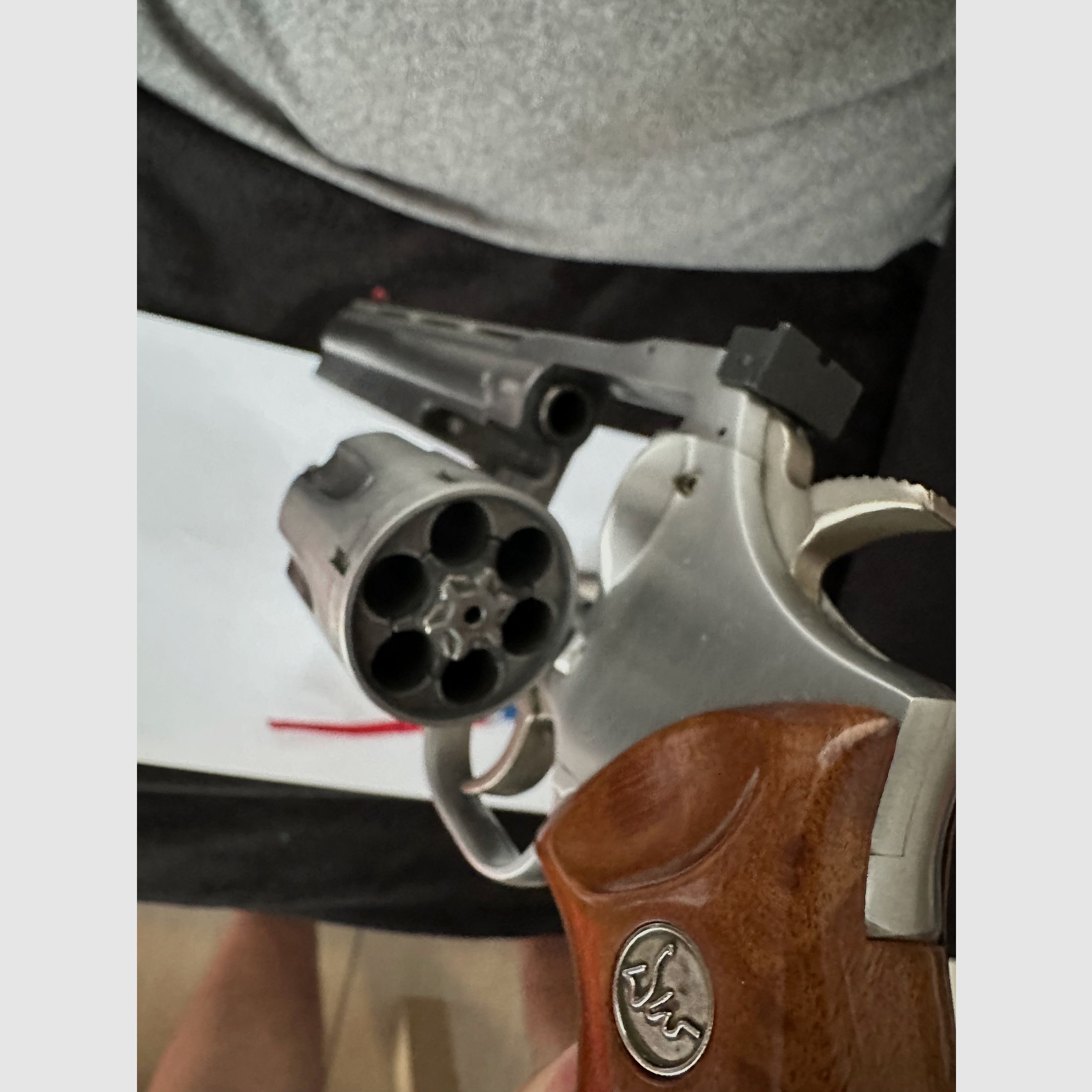 Schwerer Dan Wesson Revolver mit Wechsellauf