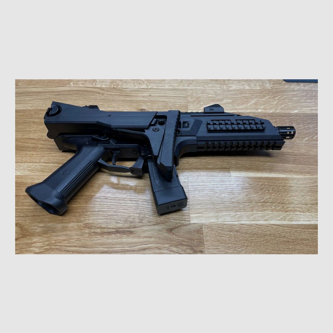 Pistolet CZ Skorpion EVO3 S1 semi-automatique 9mm Luger