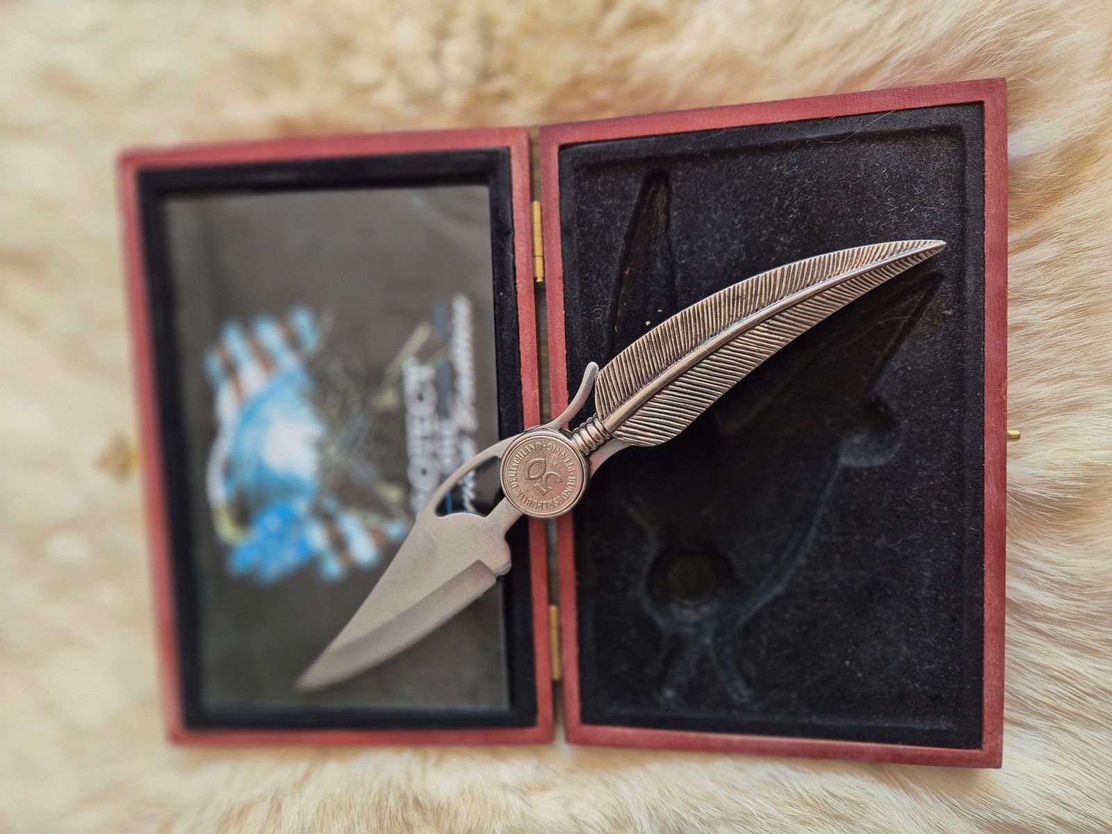 Taschenmesser in Form einer Feder mit Schatulle