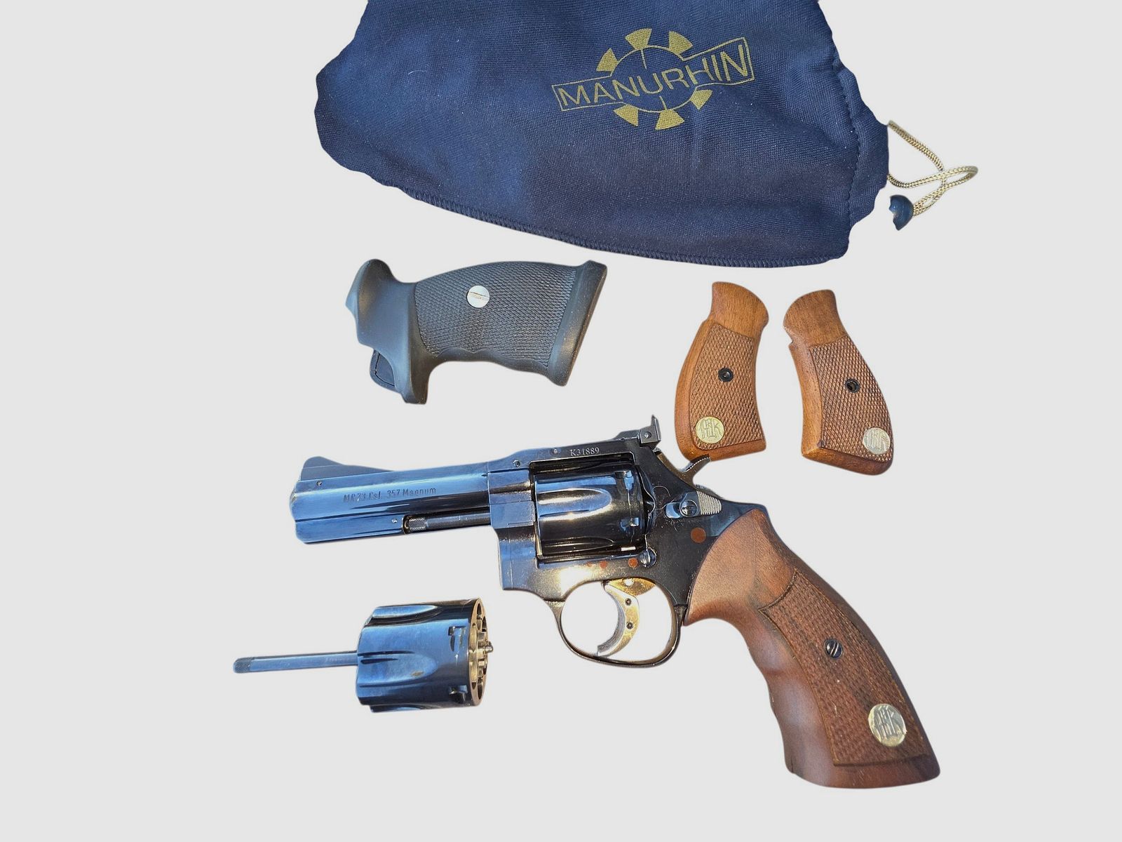 Revolver MANURHIN MR73 4" kal.357 Mag converteerbaar (extra cilinder 9×19) vervaardigd in Mulhouse, afbeelding 1 van 6
