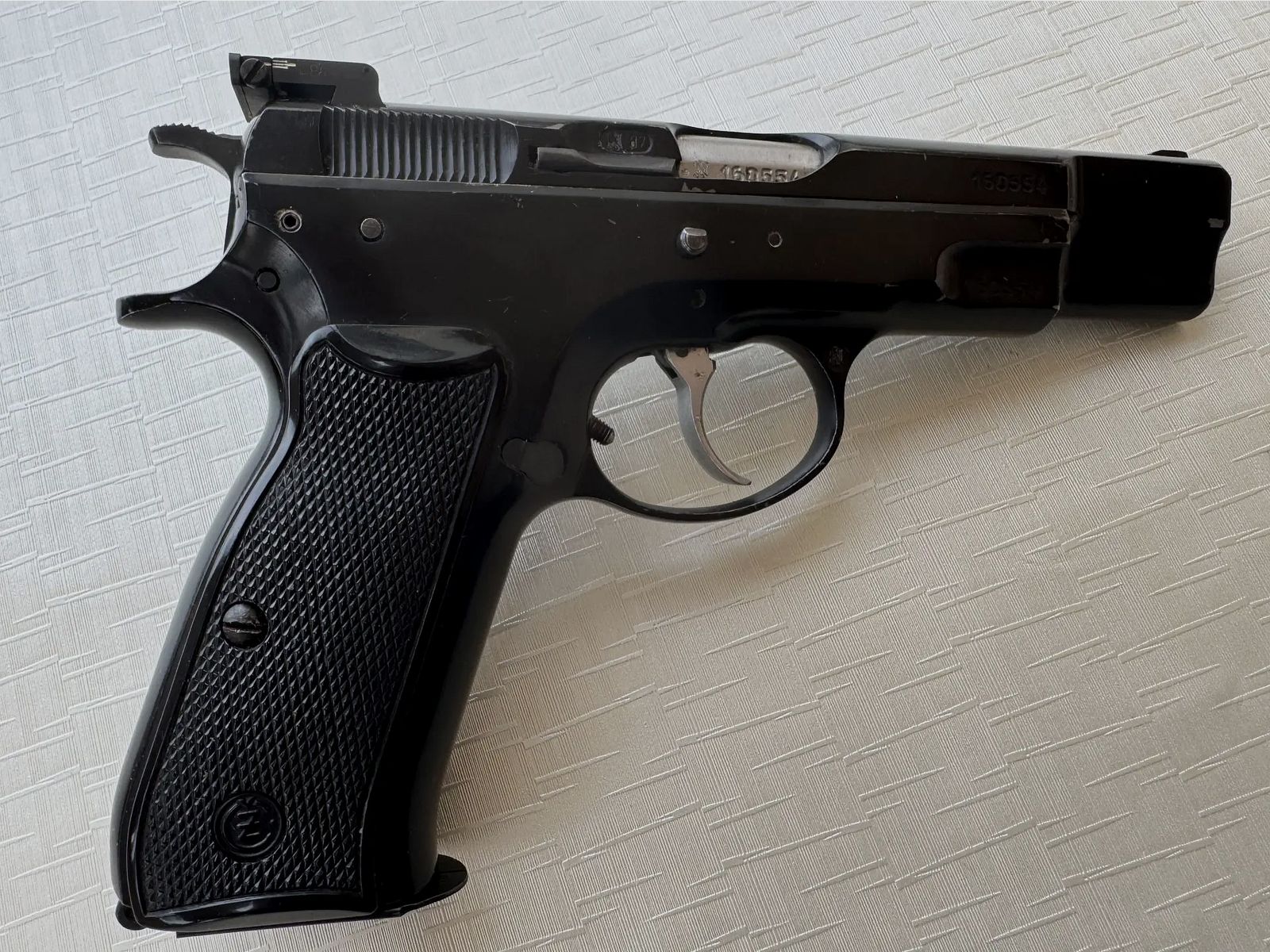 Brünner CZ 75, Kaliber 9mm Luger