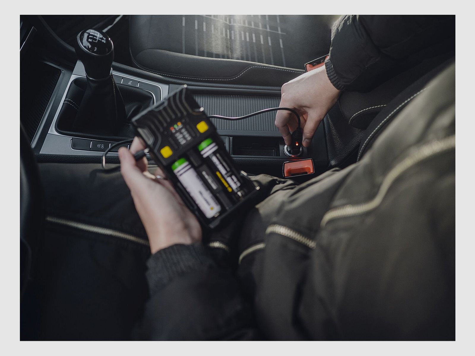 Ladegerät | Armytek Uni C2 Steckertyp C + Fahrzeugadapter, Bild 4 von 8