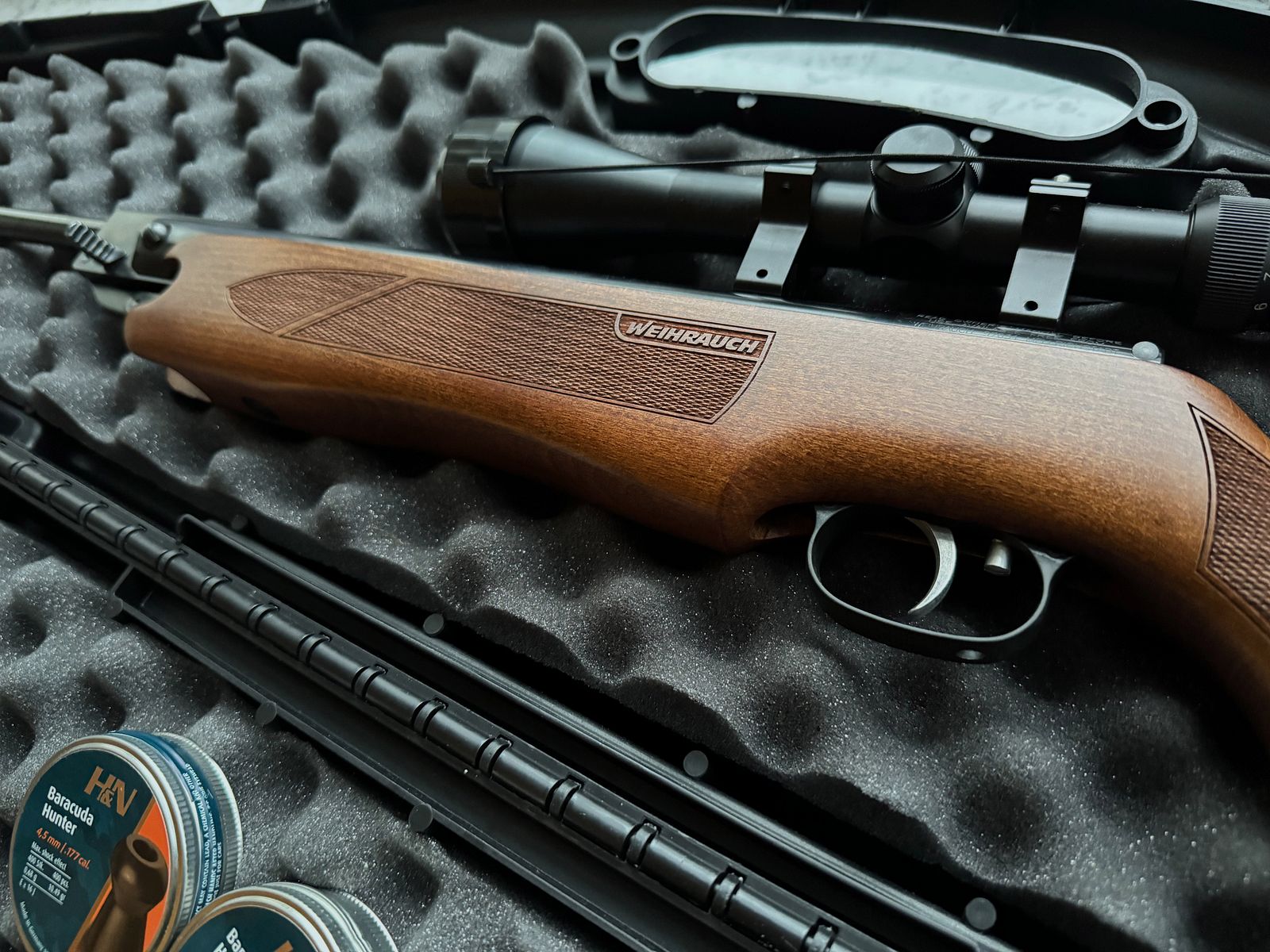 Weihrauch HW 35 Luftgewehr mit Zielfernrohr, 2000 Diabolos & Hartschalenkoffer – neuwertig!