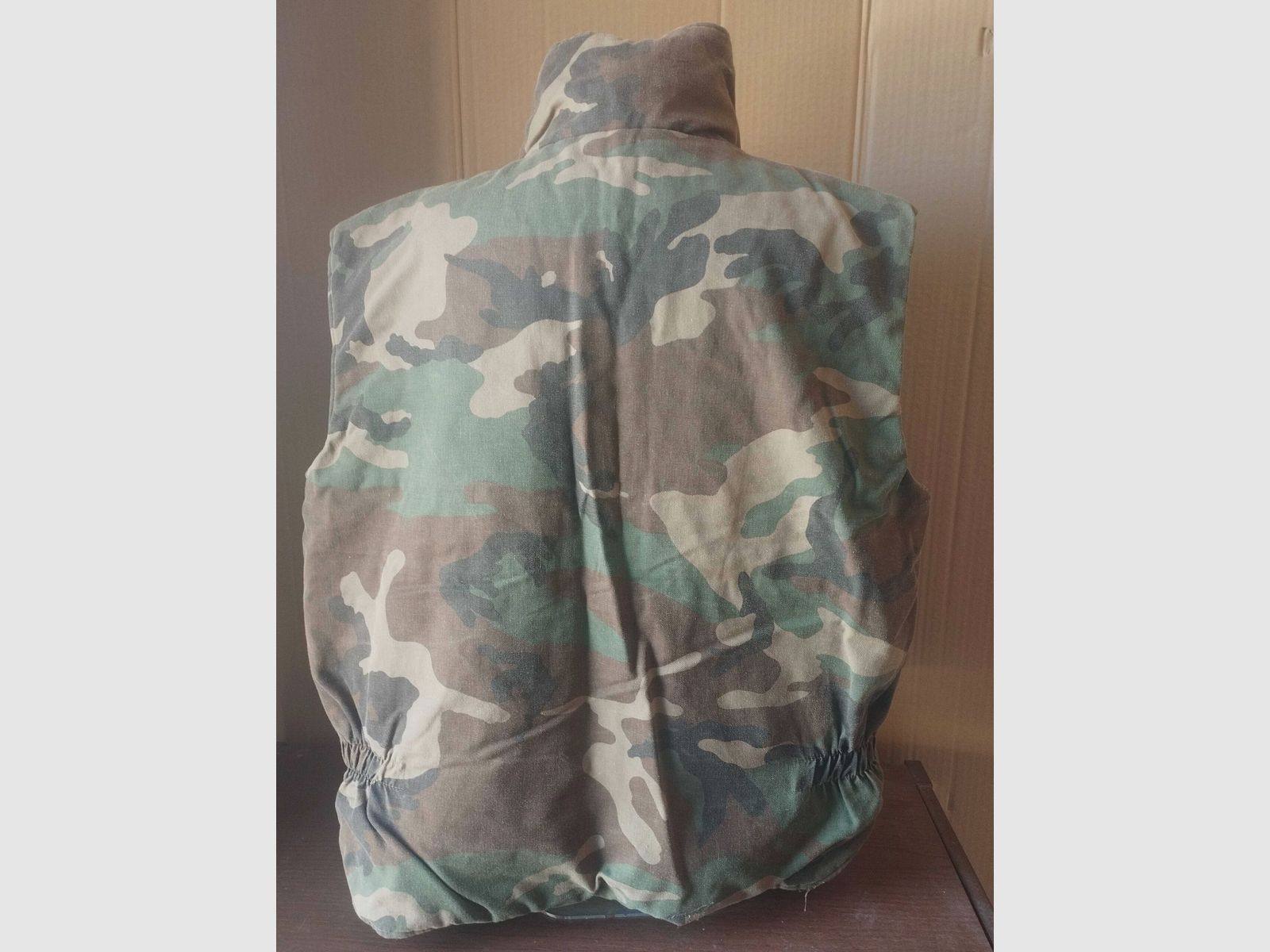MILITARY CAMOUFLAGE PADDING VEST 4 POCKETS USED SIZE 48, image 2 of 7