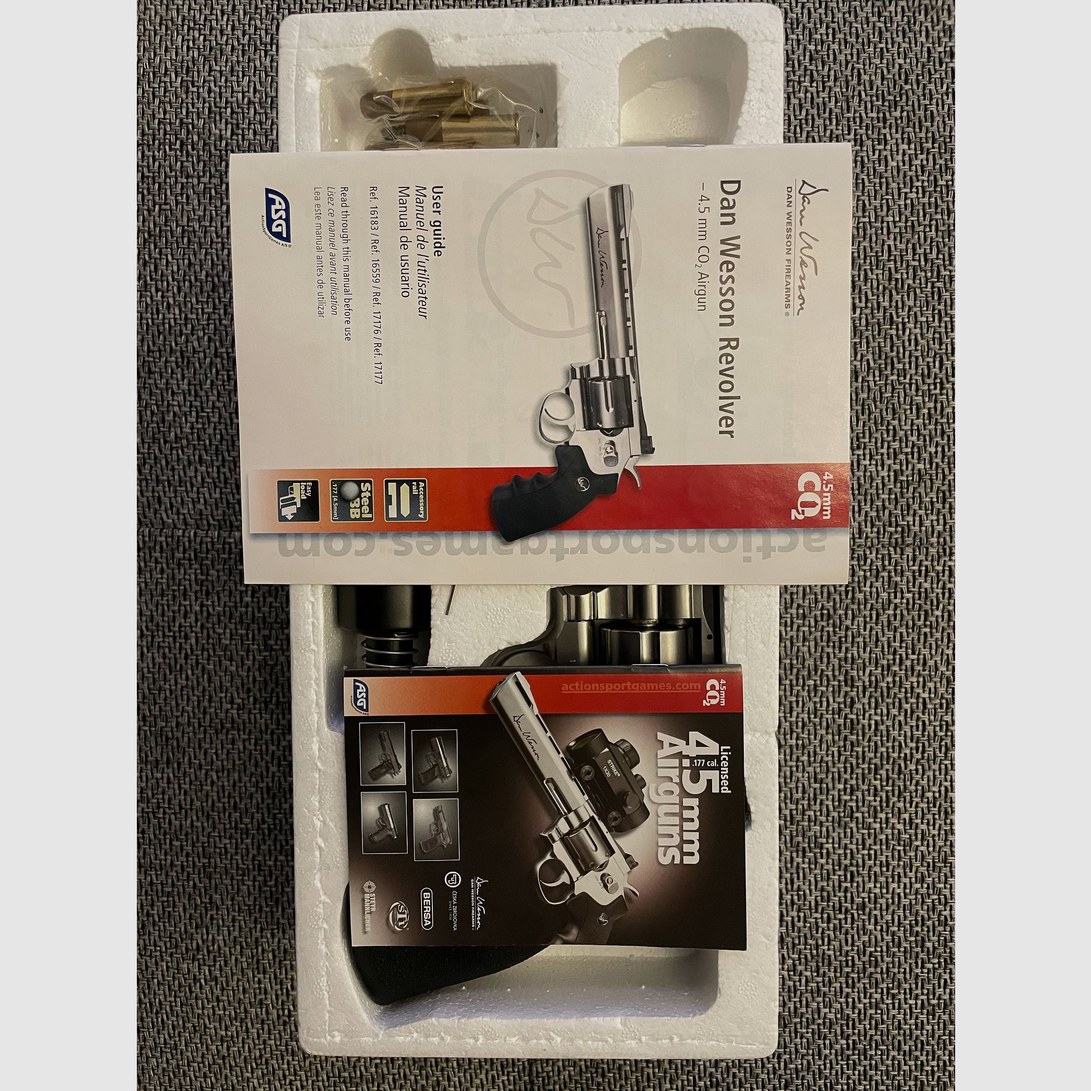 Dan Wesson 6 Zoll Silber 4,5mm + 6 Ersatzhülsen + Originalzubehör