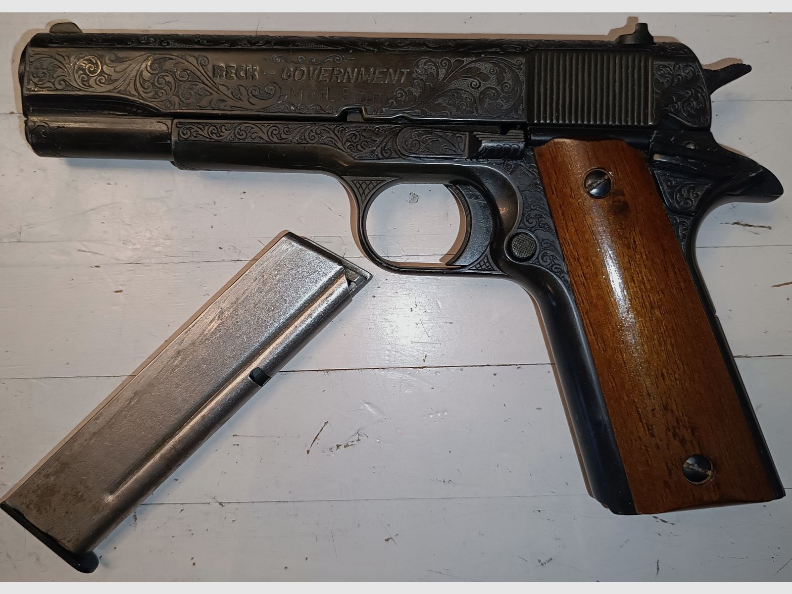 Reck Goverment 8mm Graviert 