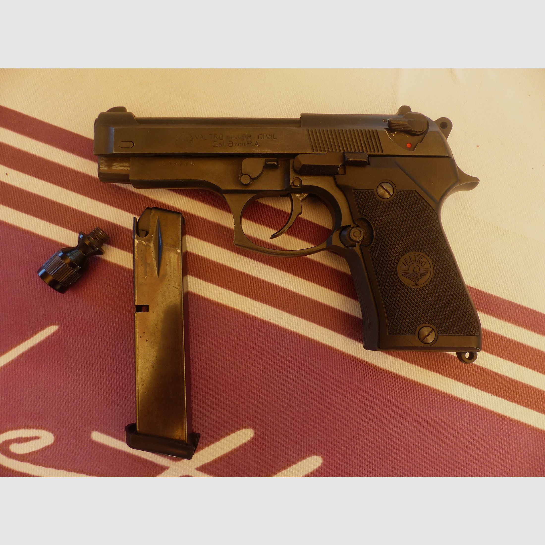 Valtro 98 Civil Cal. 9mm PAK - Beretta 92 Centurion clone with muzzle cup for rockets