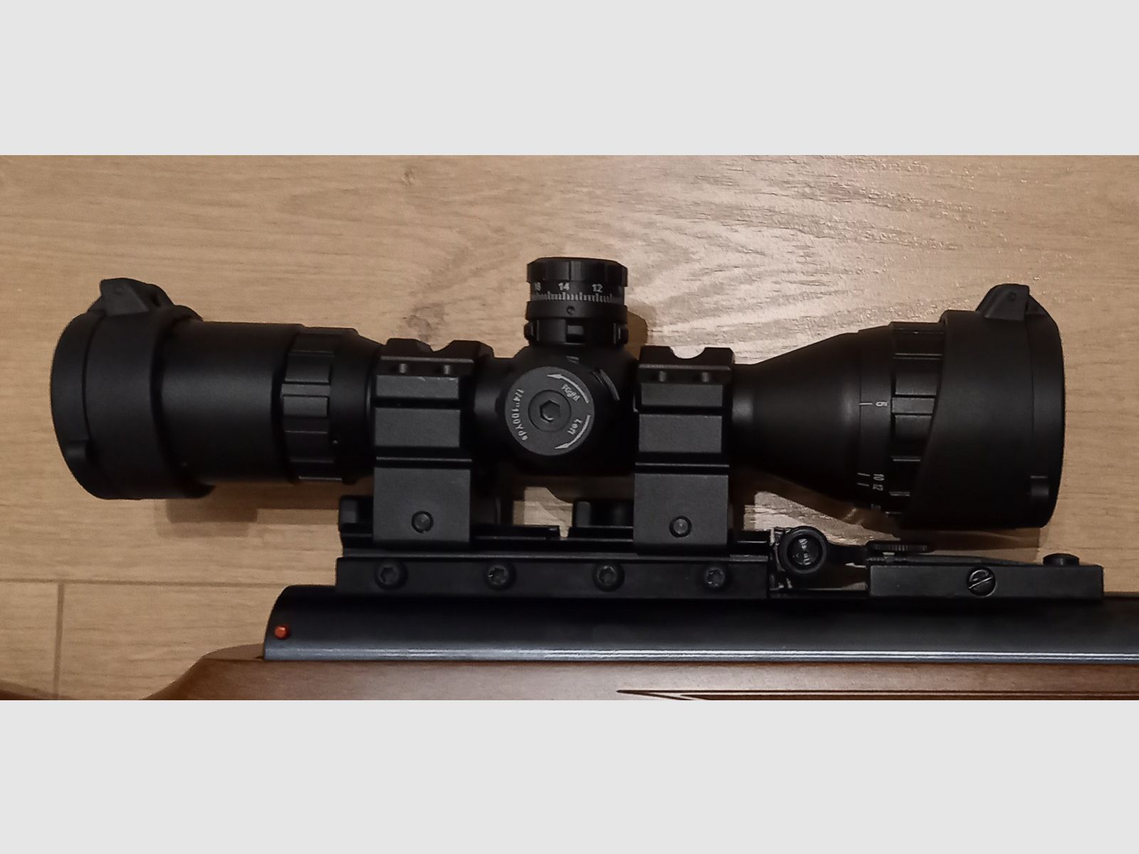 Luftgewehr Weihrauch HW 77 KT Kal. 4,5mm mit Lochschaft, Schalldämpfer und Optik