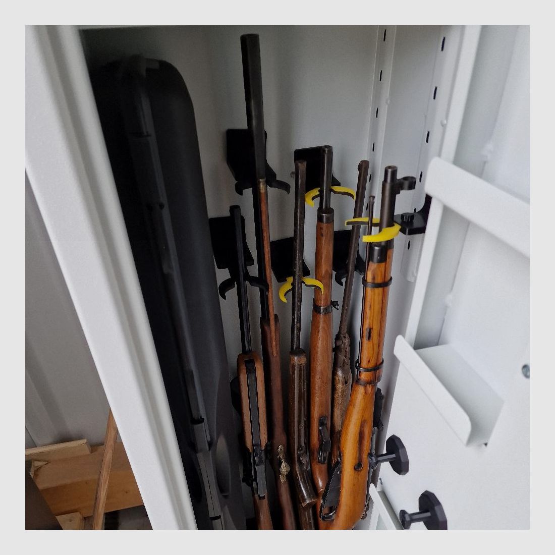 Armero HUNTER Rohrweihe (1700x540x380) Clase 1 EN 1143-1 para hasta 11 armas largas, imagen 7 de 13