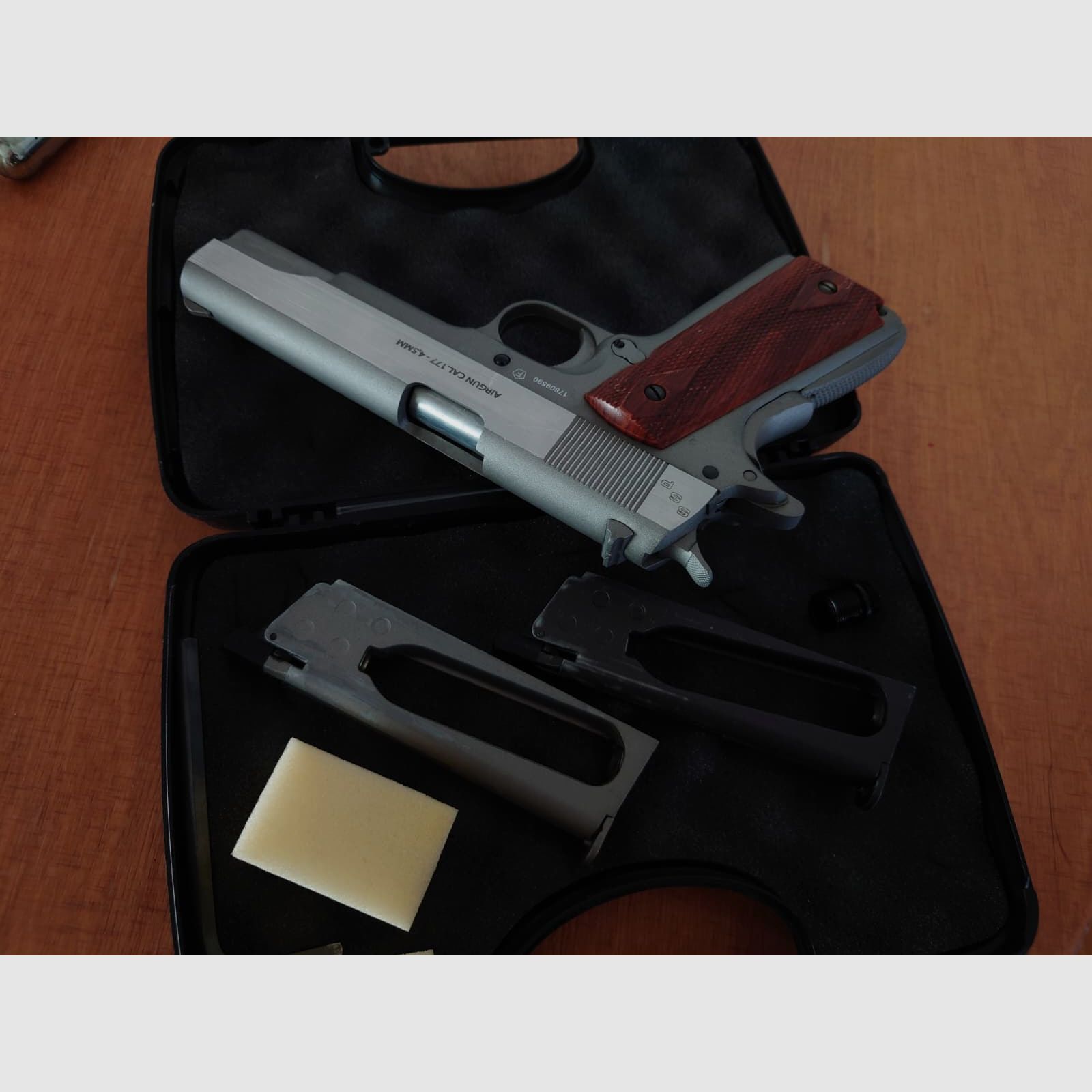 SWISS ARMS 1911 Seventies Stainless 4.5mm BB CO2 (inkl. 2 magazine)