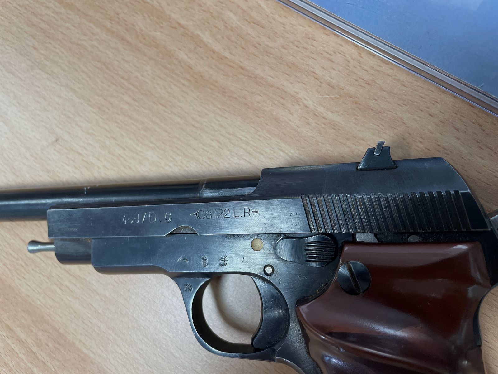 Pistole Unique D.6 Kaliber 22